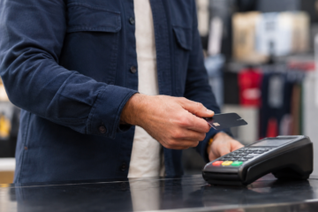 Carte di credito per viaggiatori: servizi utili e costi nascosti